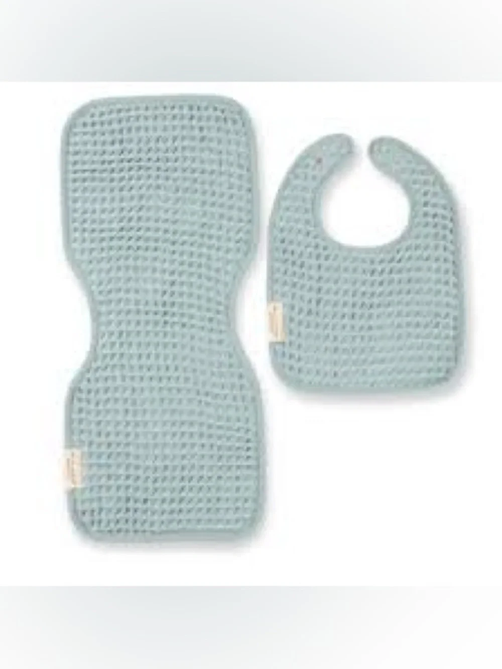 NWT Bella Tunno Reversible Bib and Newborn Large Burp Cloth Set- Color Fog